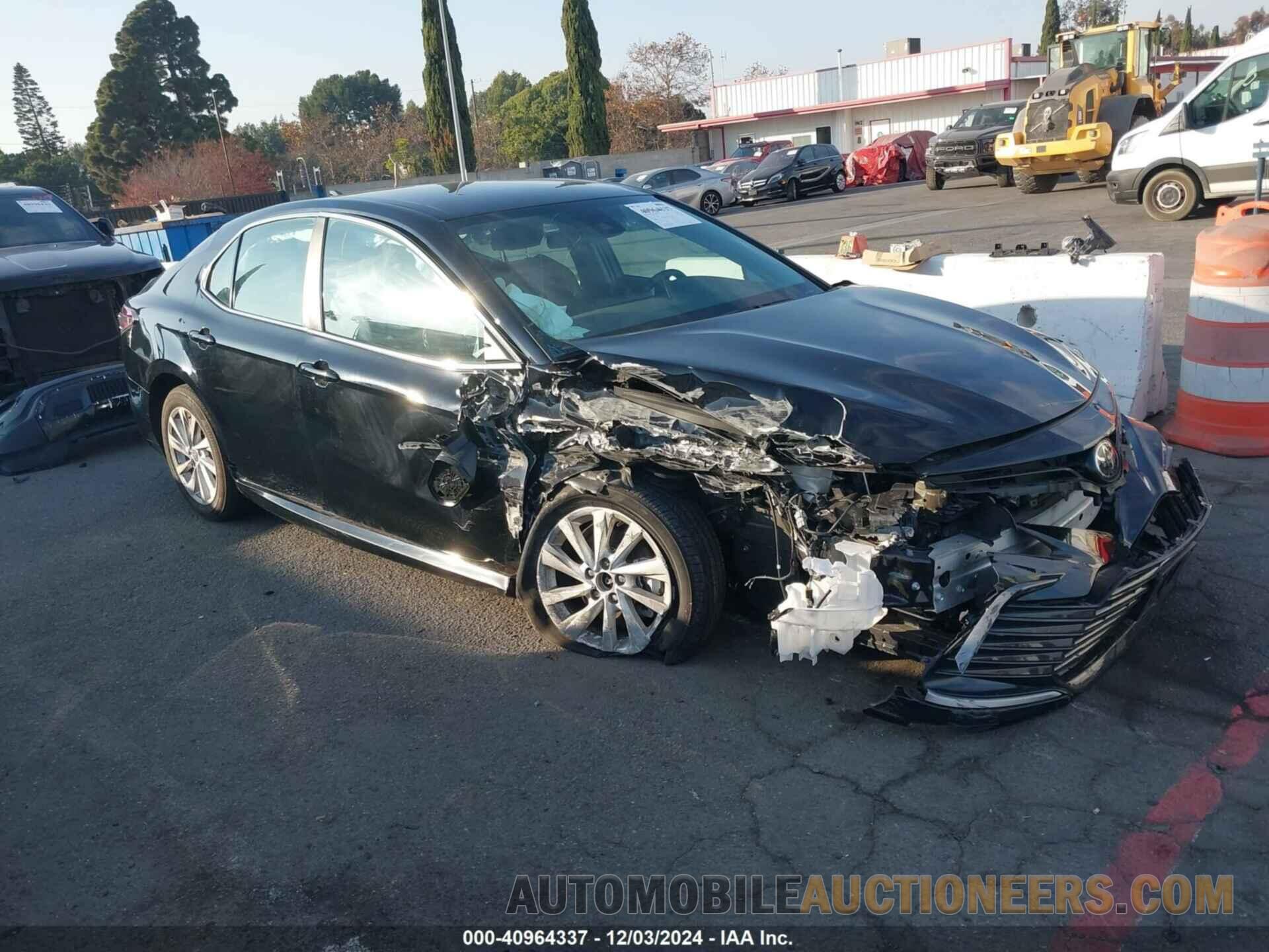 4T1C11AK1RU880921 TOYOTA CAMRY 2024