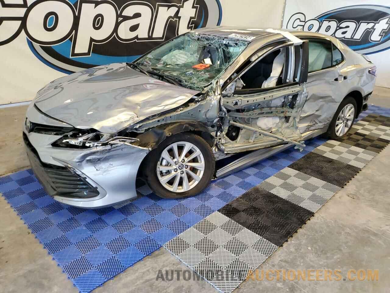 4T1C11AK1RU903940 TOYOTA CAMRY 2024