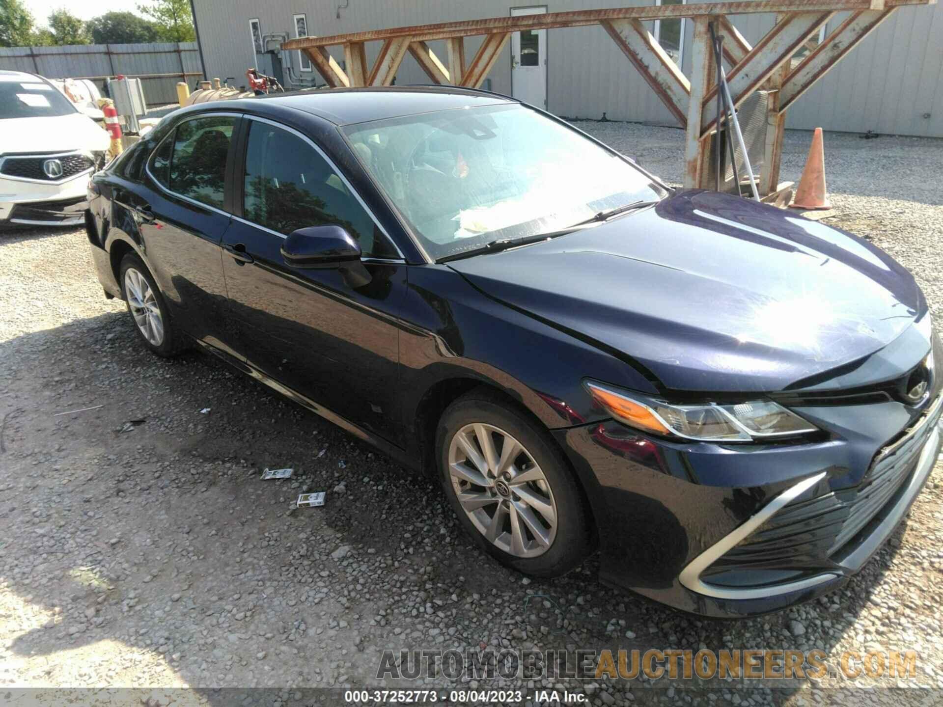 4T1C11AK2MU438223 TOYOTA CAMRY 2021