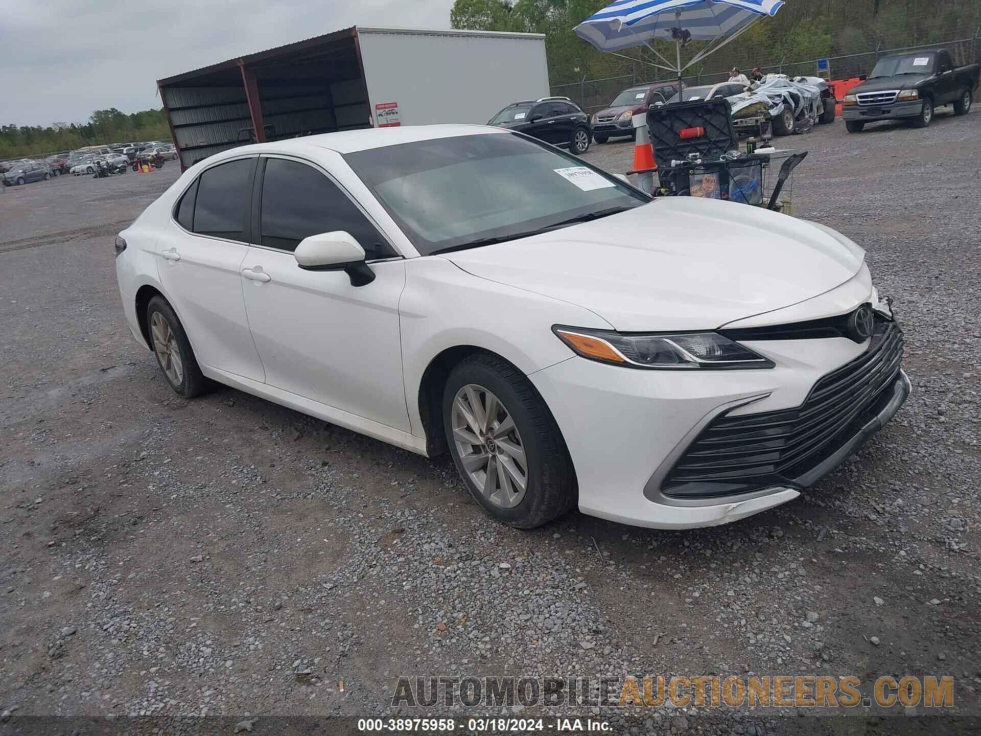 4T1C11AK2MU464417 TOYOTA CAMRY 2021