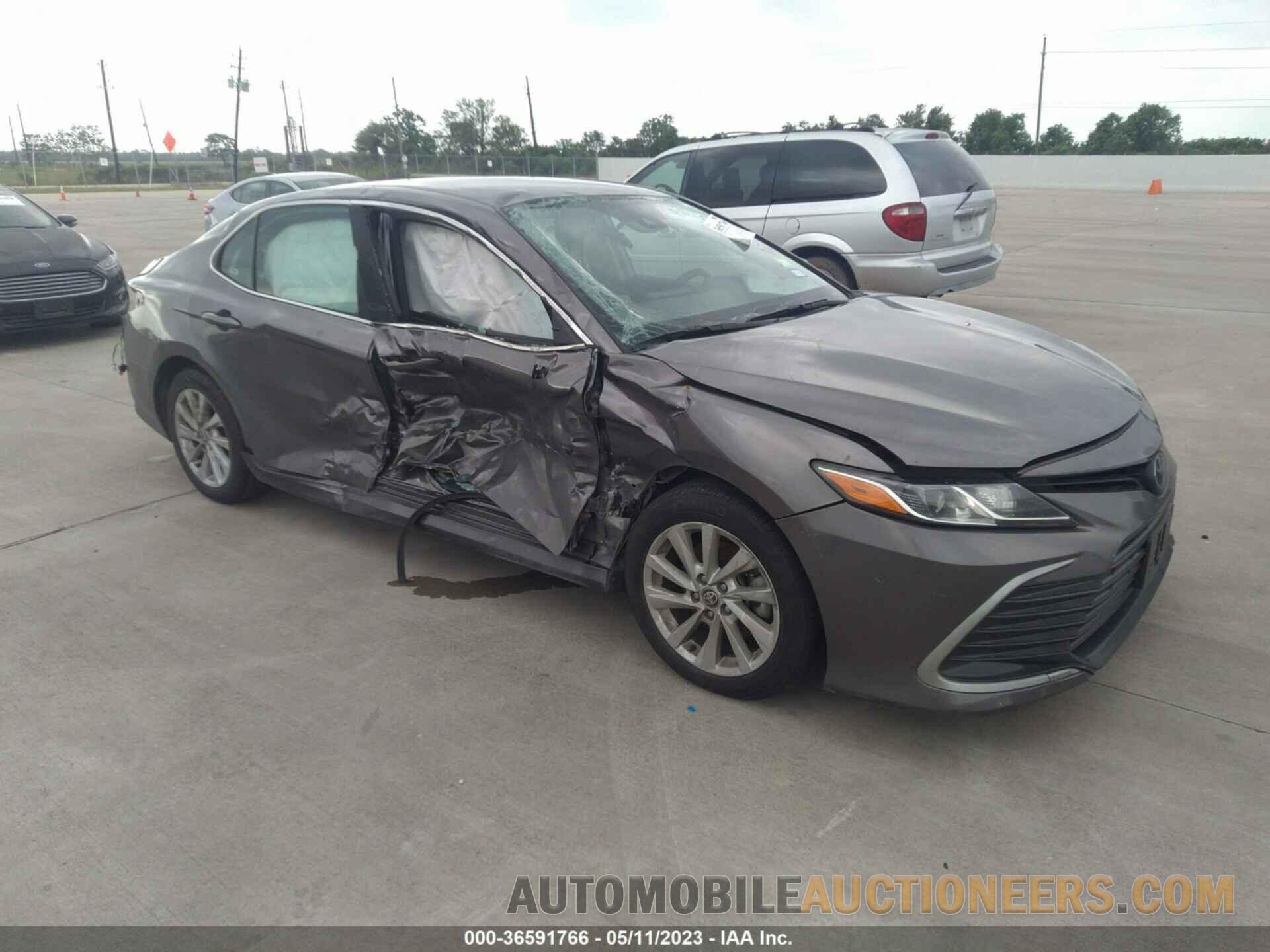 4T1C11AK2MU467513 TOYOTA CAMRY 2021