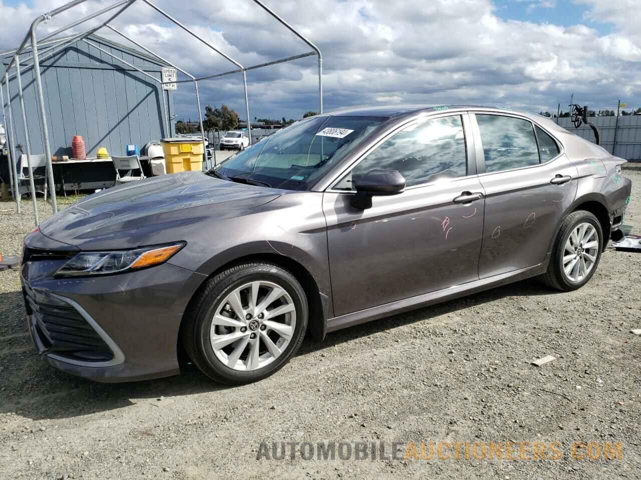 4T1C11AK2MU469195 TOYOTA CAMRY 2021