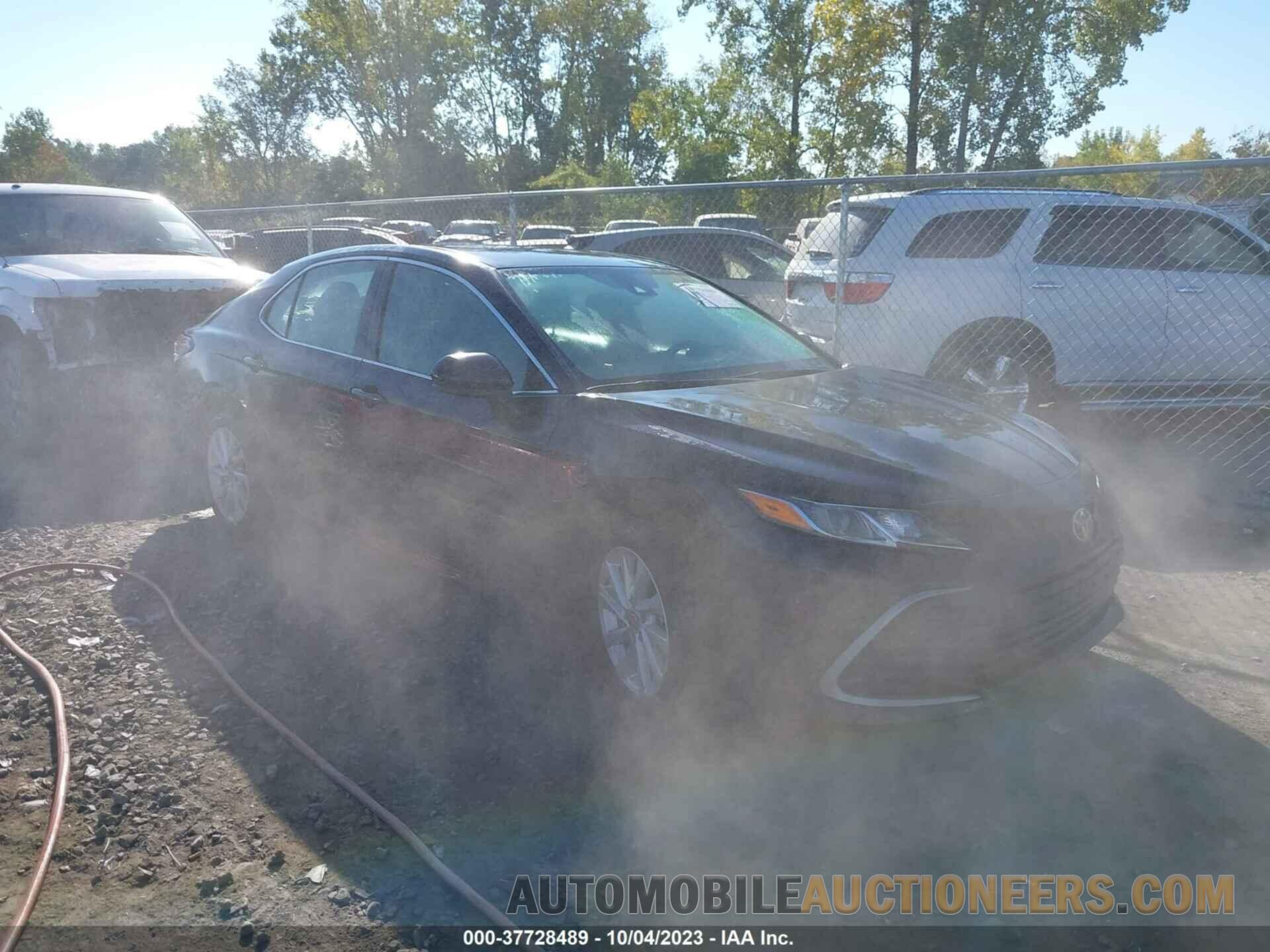 4T1C11AK2MU518489 TOYOTA CAMRY 2021