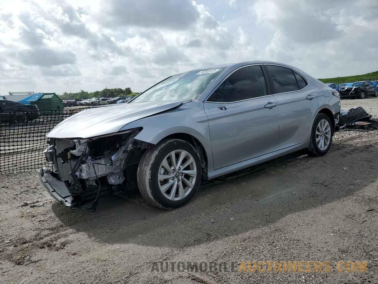 4T1C11AK2MU548169 TOYOTA CAMRY 2021