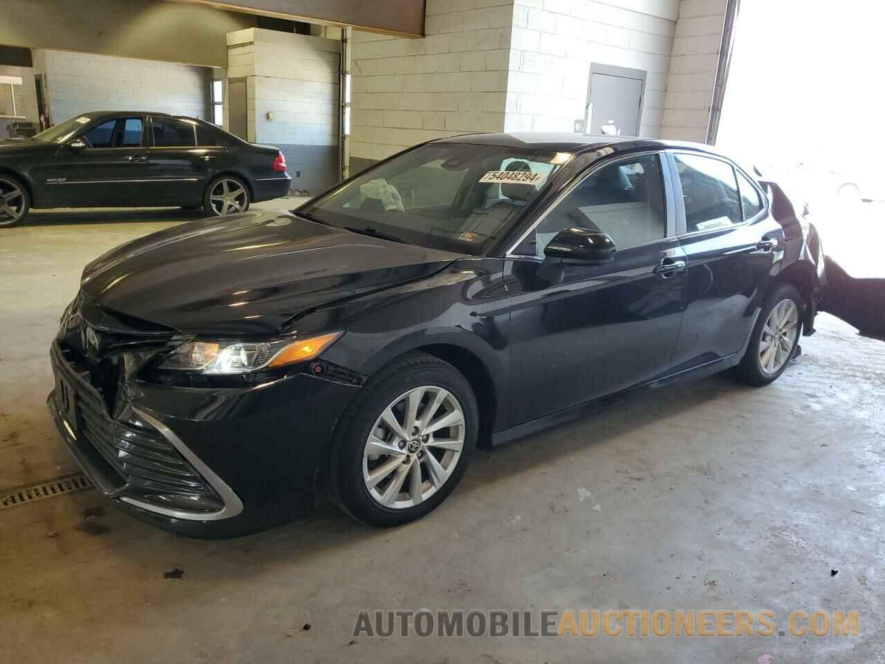 4T1C11AK2MU556045 TOYOTA CAMRY 2021