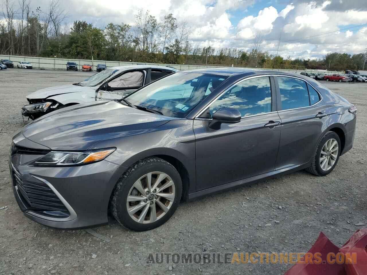 4T1C11AK2MU560614 TOYOTA CAMRY 2021