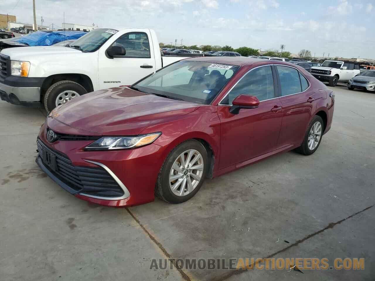 4T1C11AK2MU563321 TOYOTA CAMRY 2021