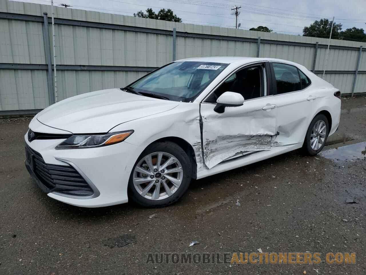 4T1C11AK2MU585836 TOYOTA CAMRY 2021