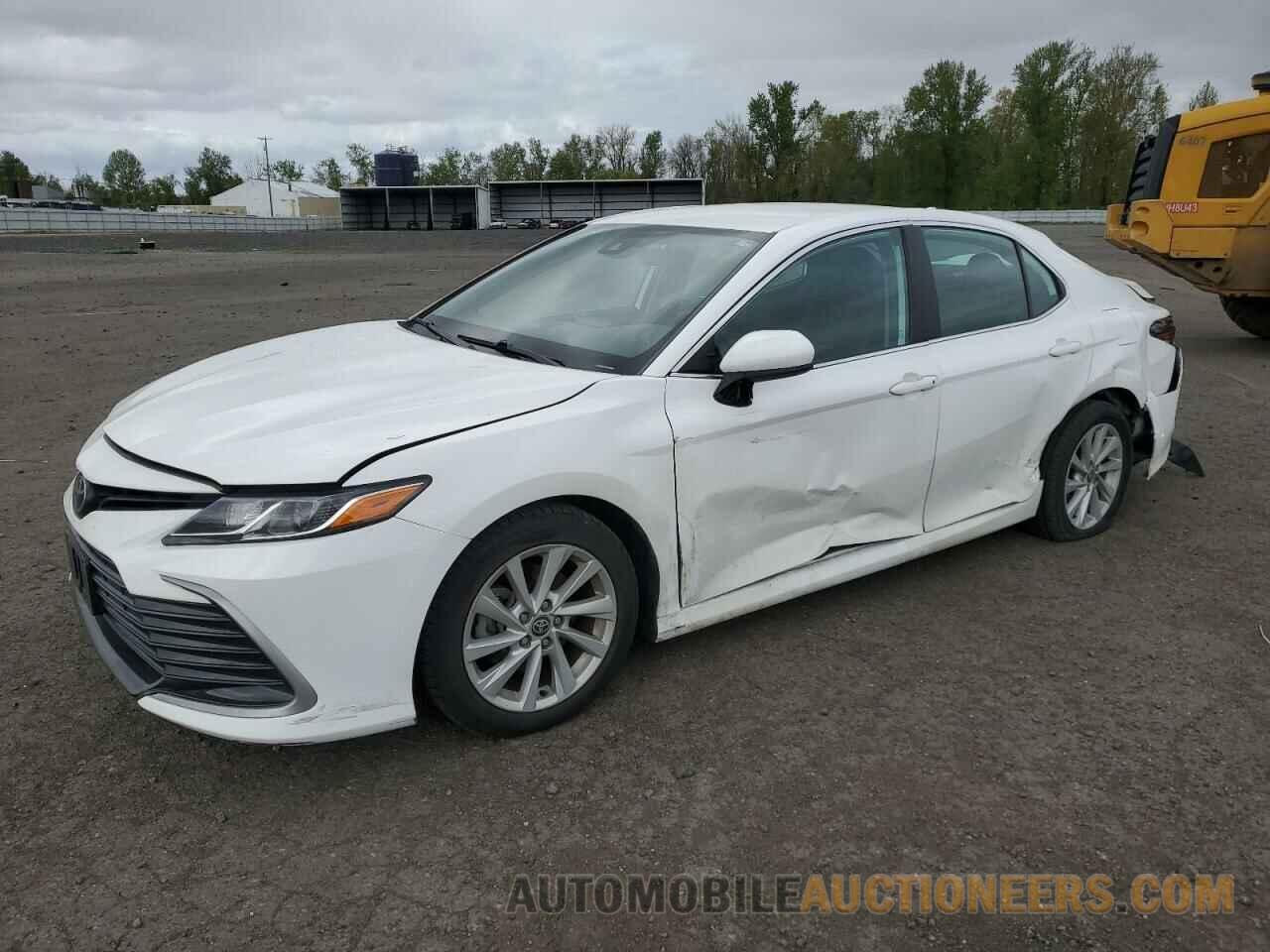 4T1C11AK2MU593807 TOYOTA CAMRY 2021