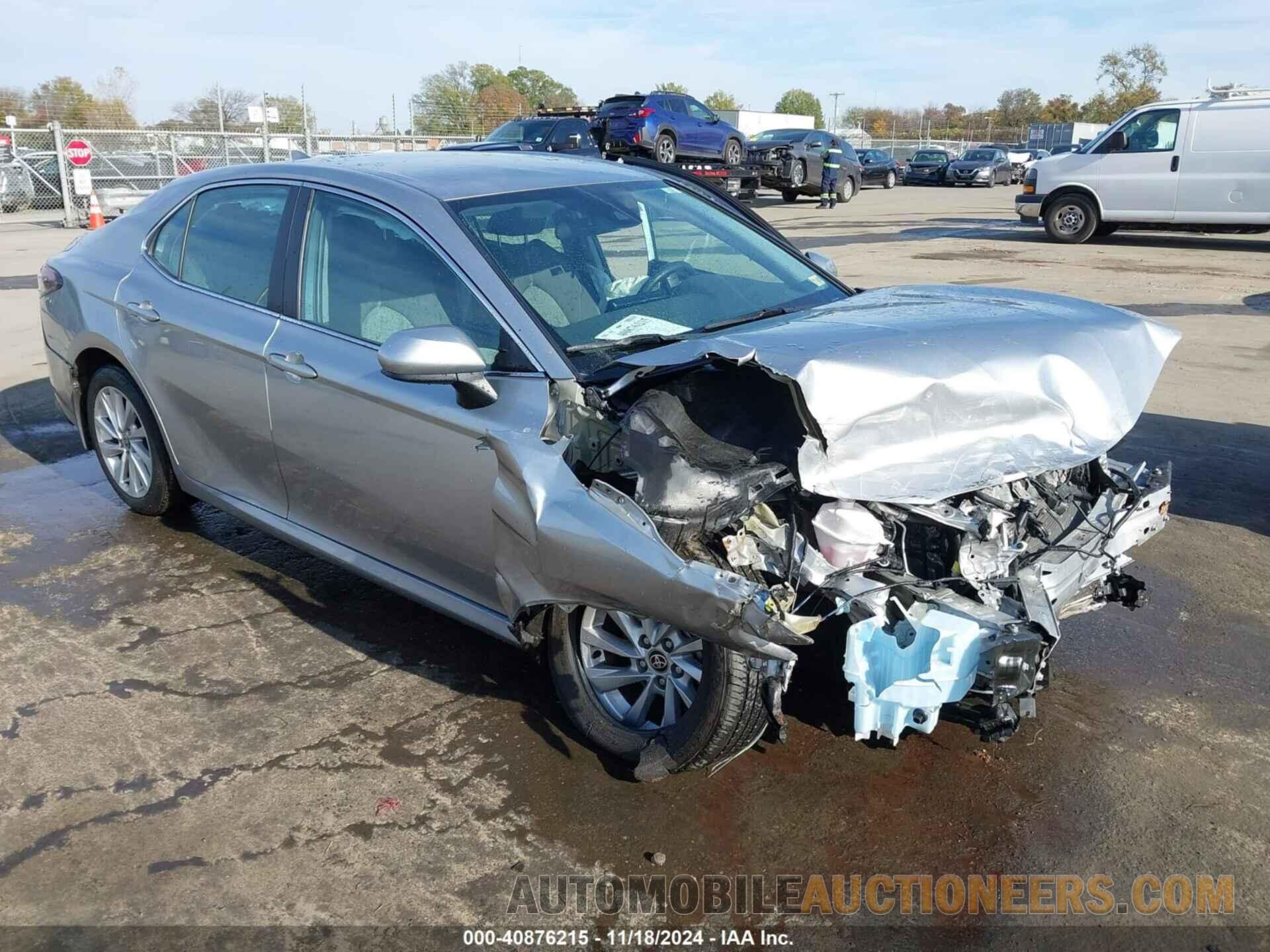 4T1C11AK2NU617475 TOYOTA CAMRY 2022