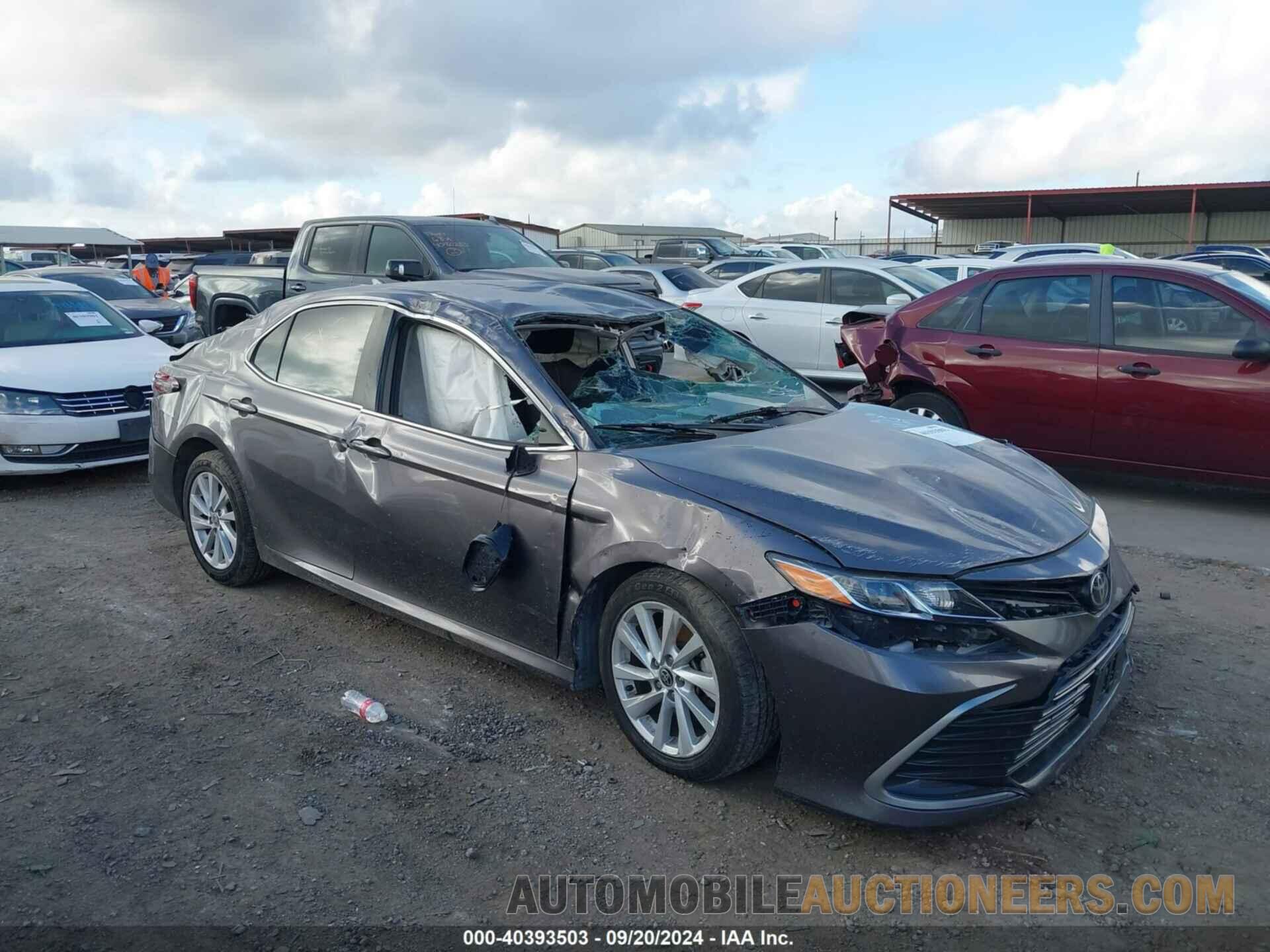 4T1C11AK2NU617668 TOYOTA CAMRY 2022