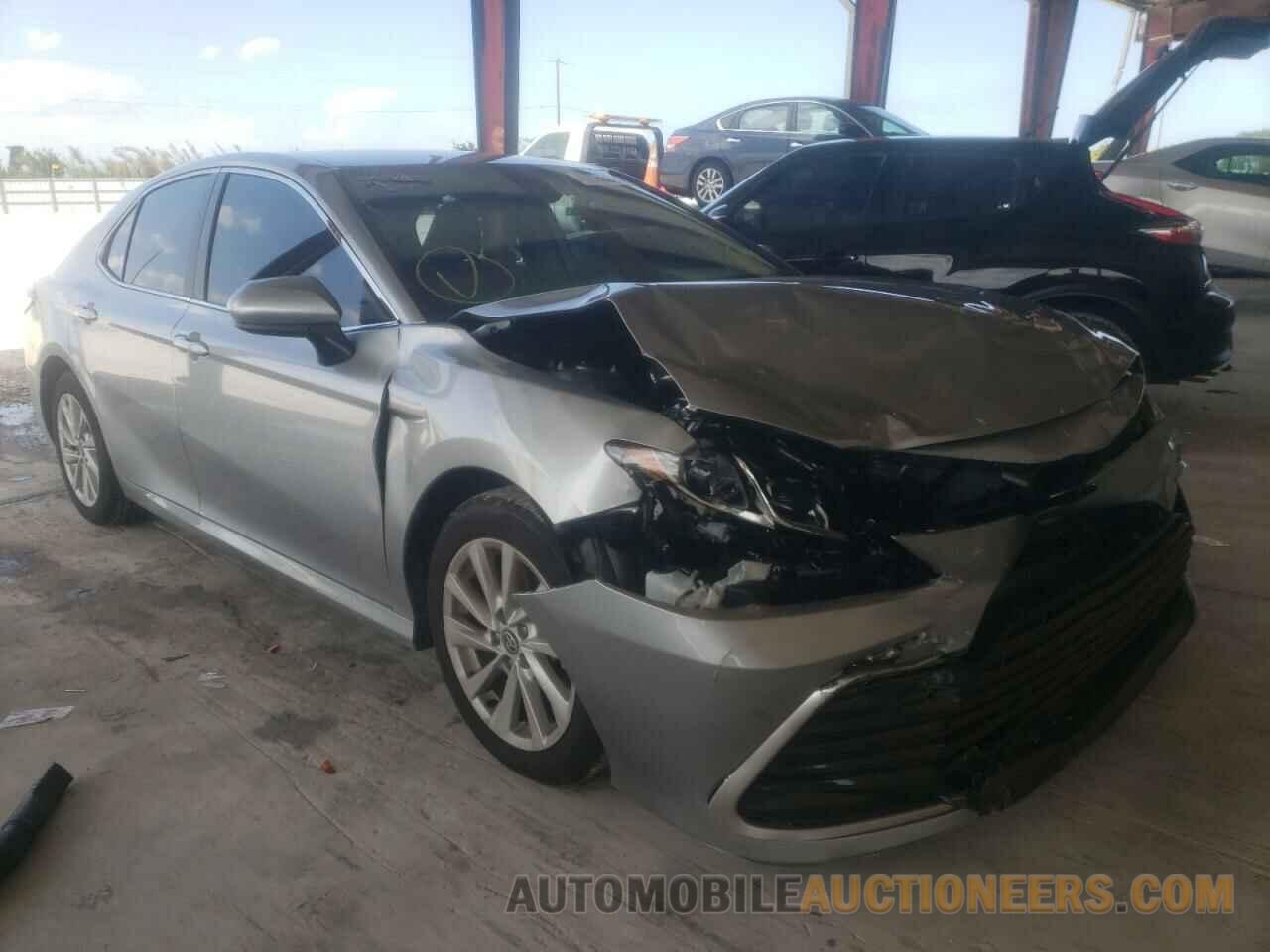 4T1C11AK2NU618268 TOYOTA CAMRY 2022