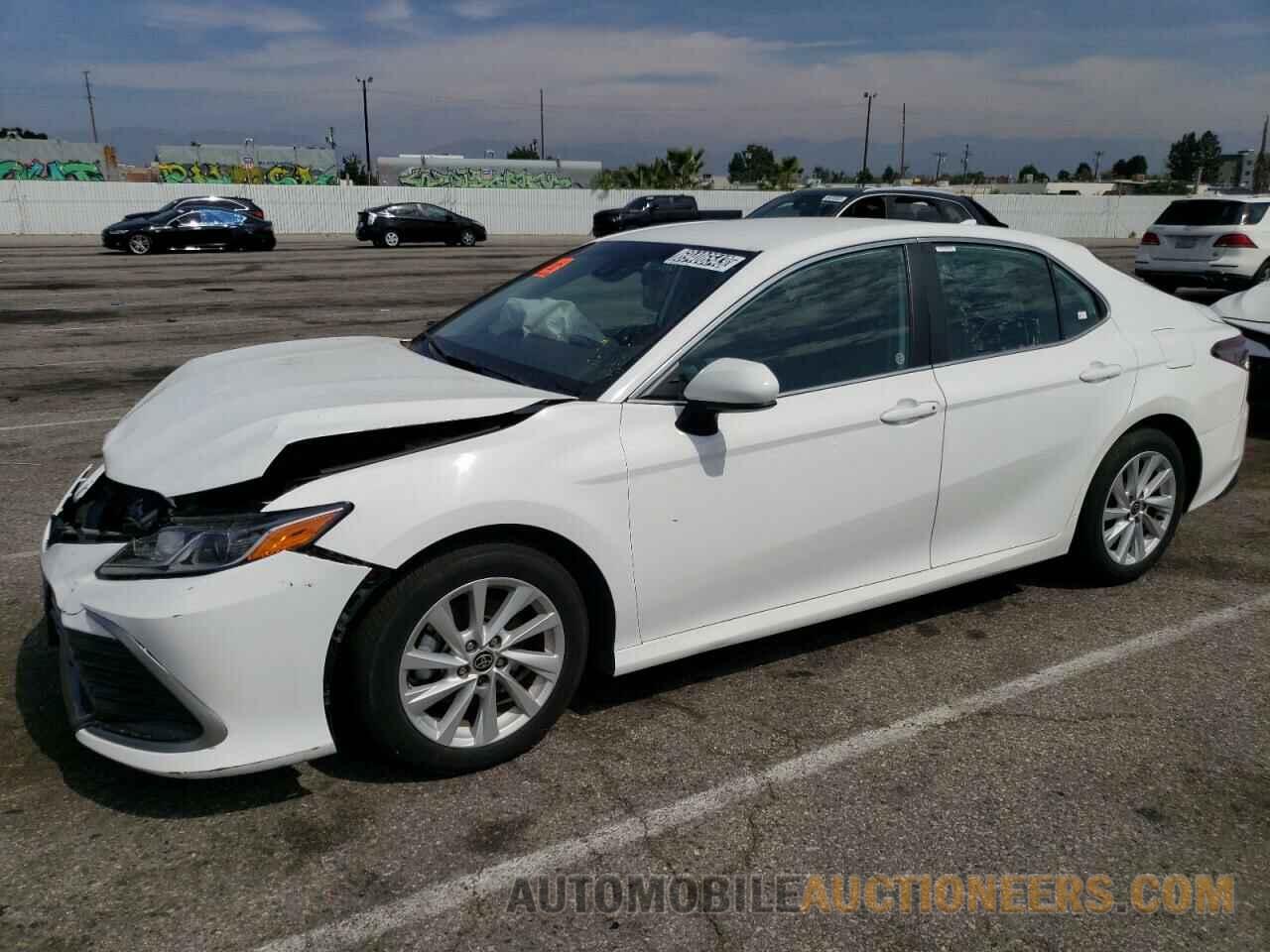 4T1C11AK2NU620201 TOYOTA CAMRY 2022