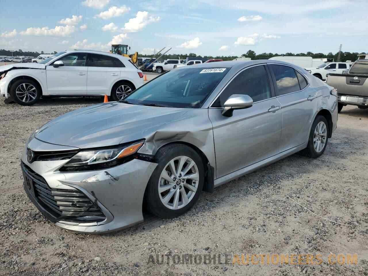 4T1C11AK2NU653621 TOYOTA CAMRY 2022