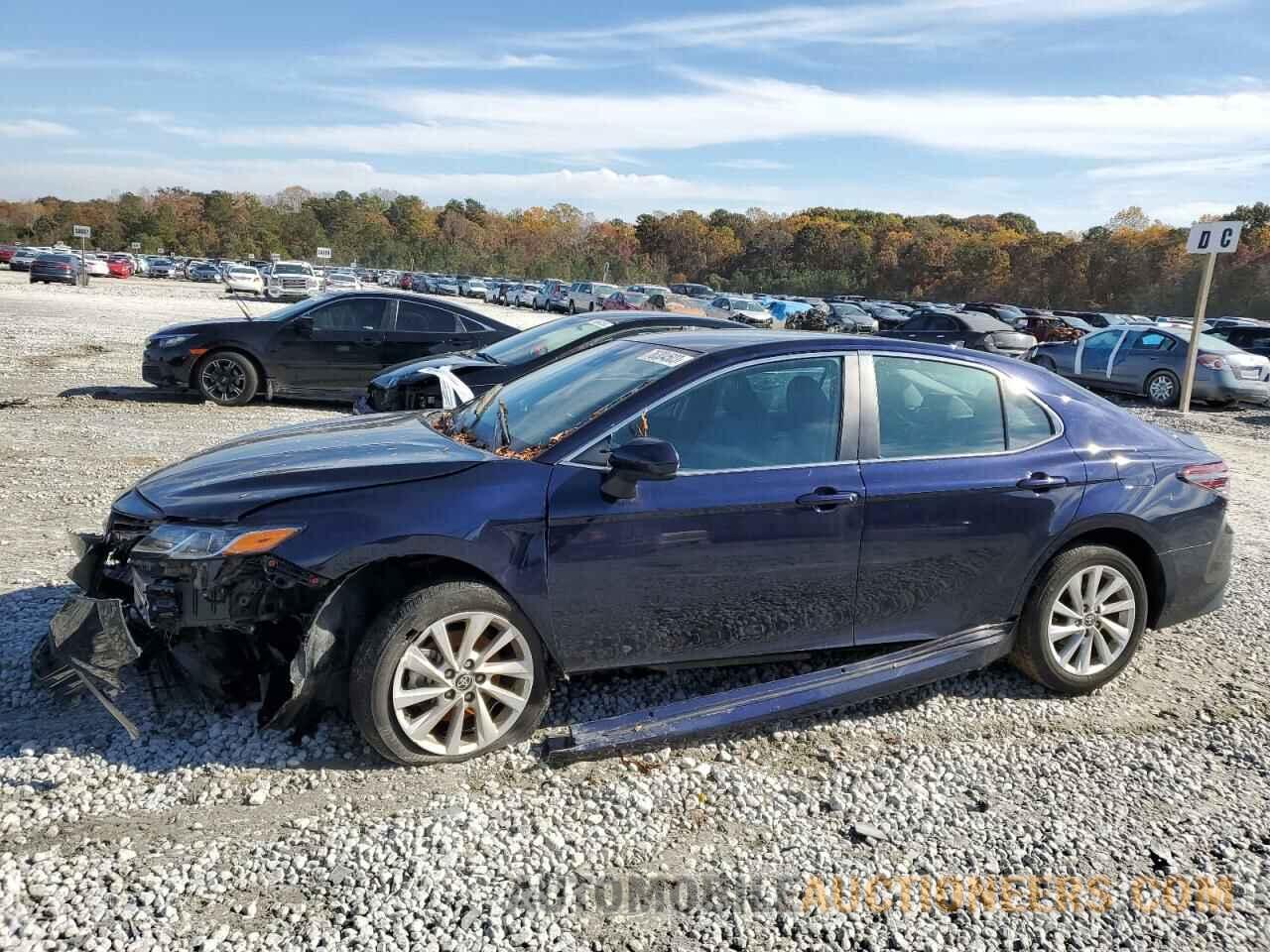 4T1C11AK2NU657121 TOYOTA CAMRY 2022