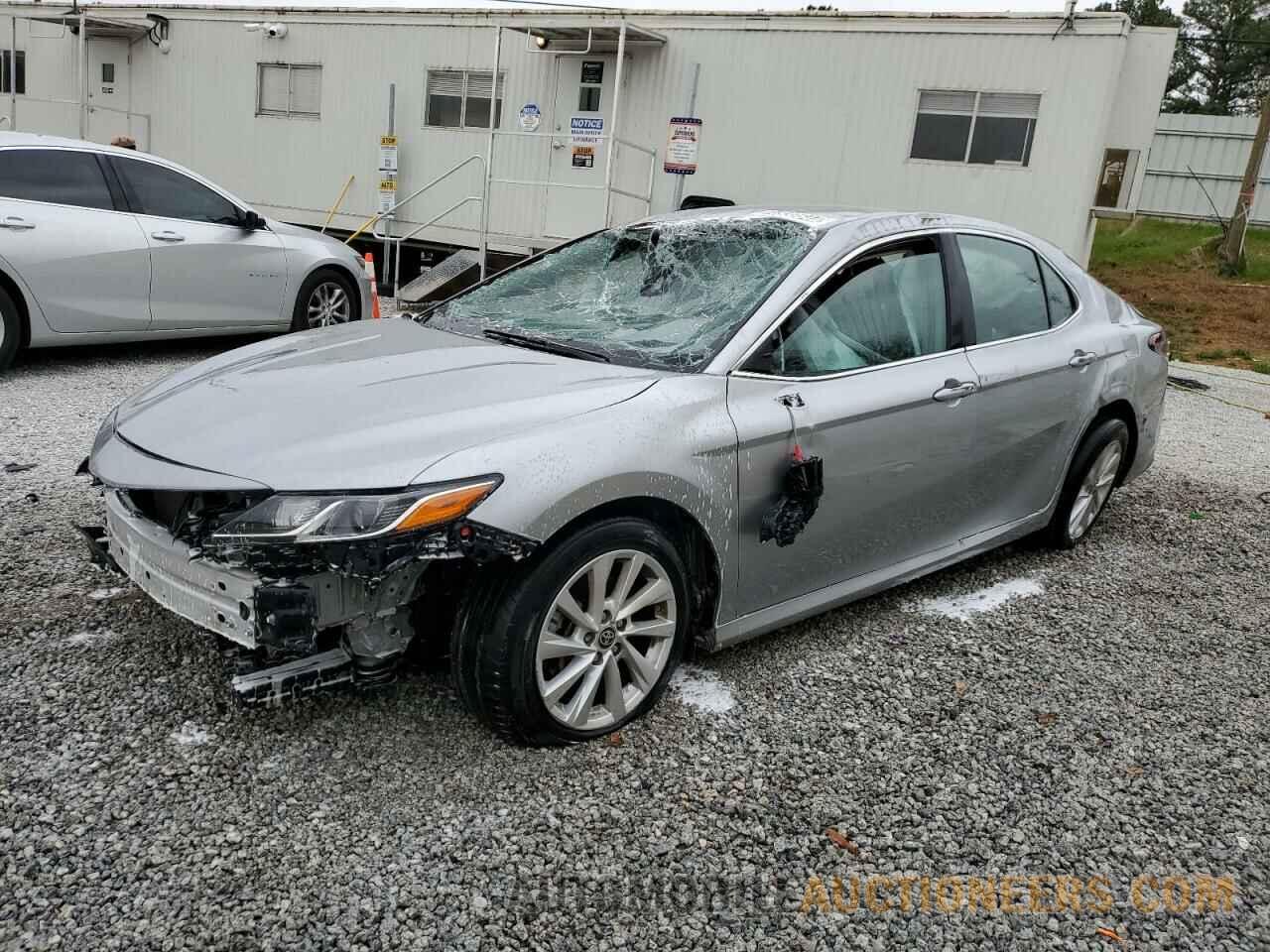 4T1C11AK2NU663145 TOYOTA CAMRY 2022