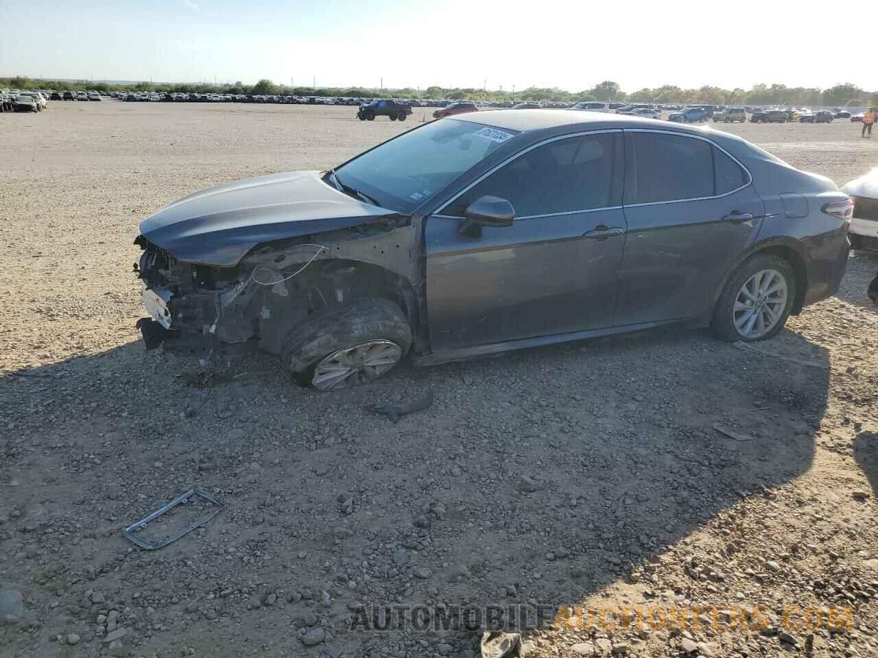 4T1C11AK2NU672654 TOYOTA CAMRY 2022