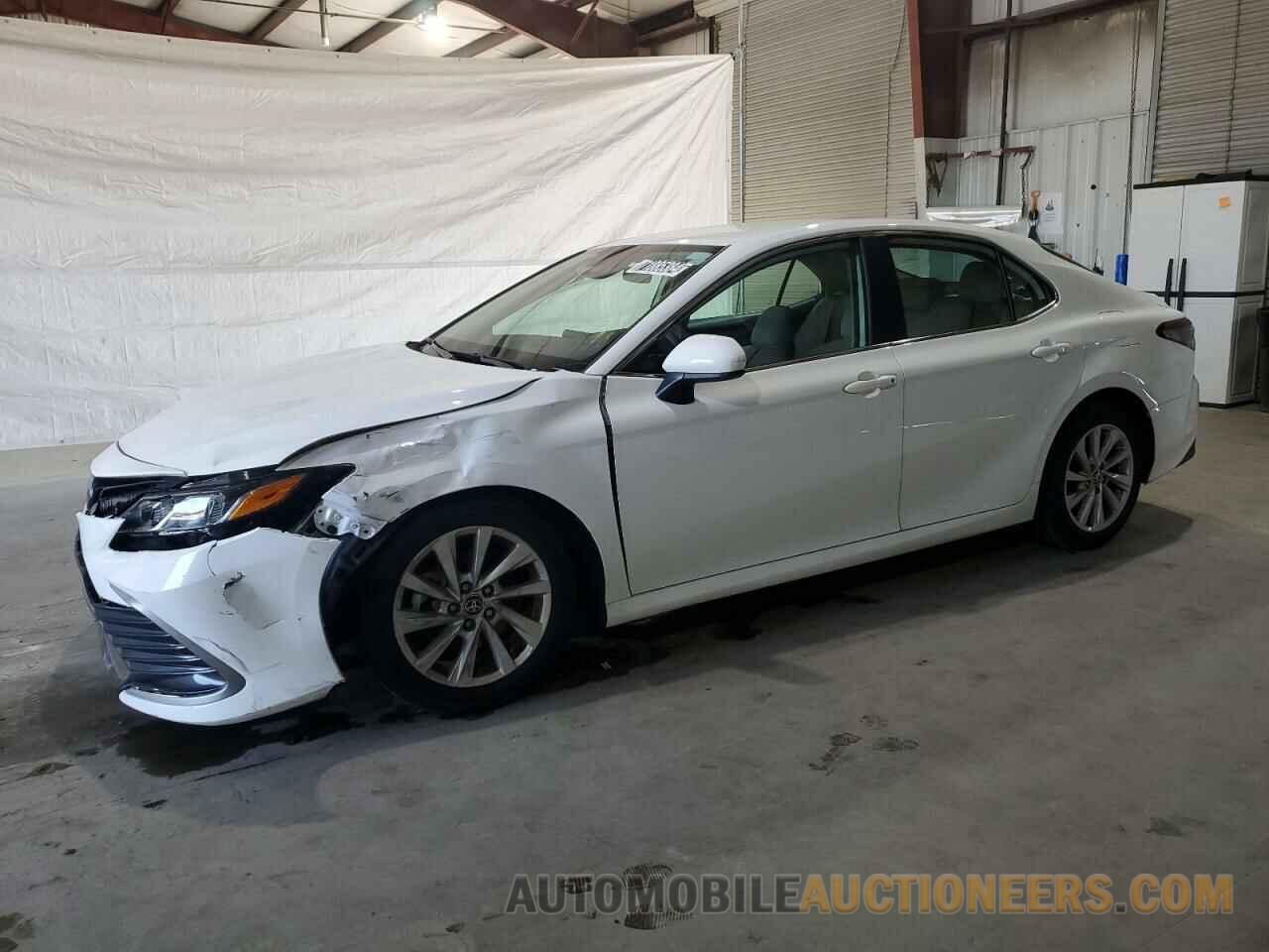 4T1C11AK2NU678132 TOYOTA CAMRY 2022