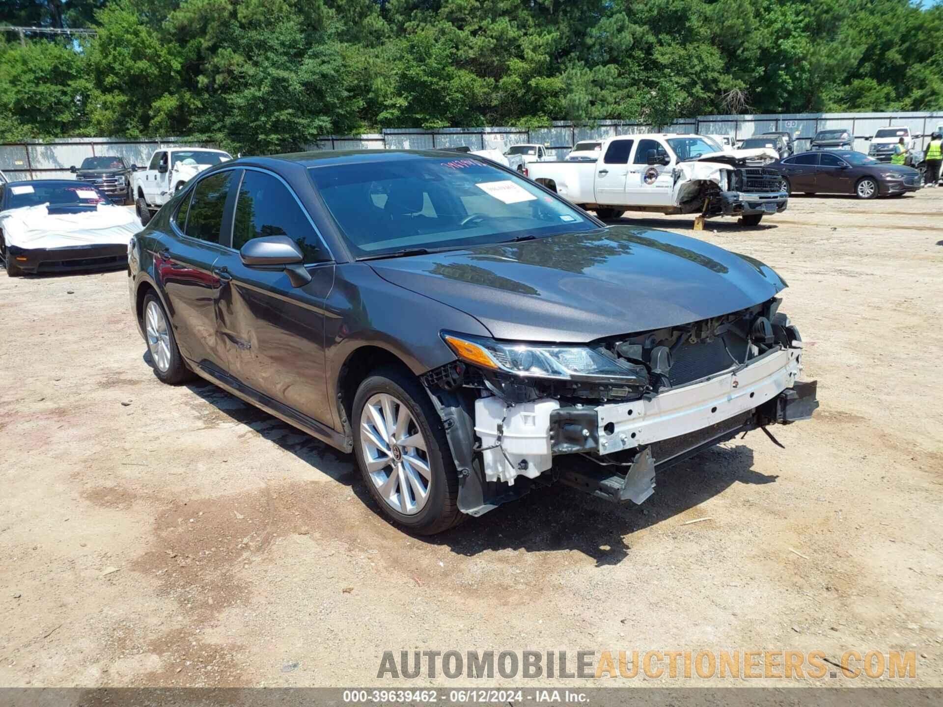 4T1C11AK2NU682620 TOYOTA CAMRY 2022