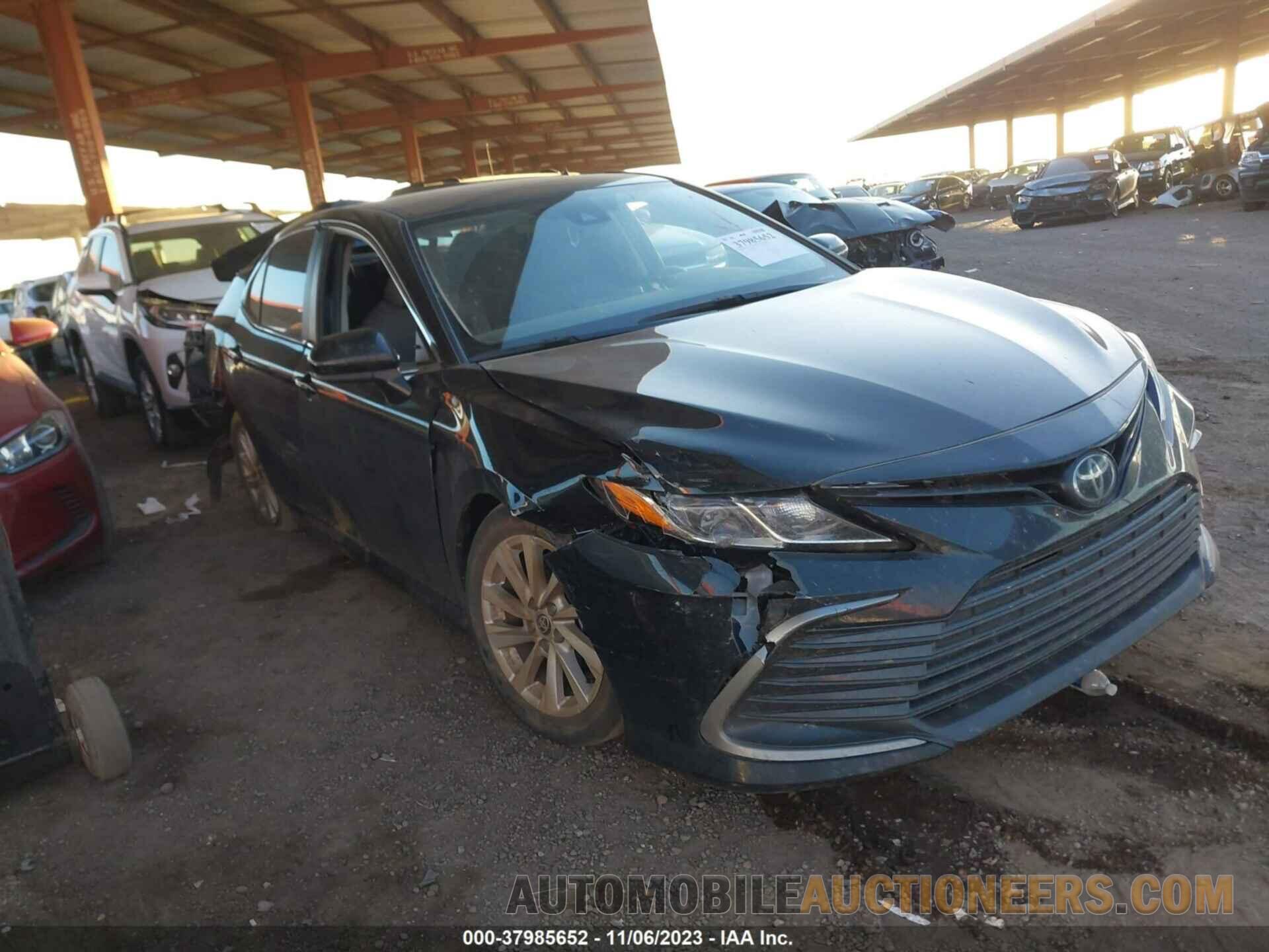 4T1C11AK2NU685615 TOYOTA CAMRY 2022