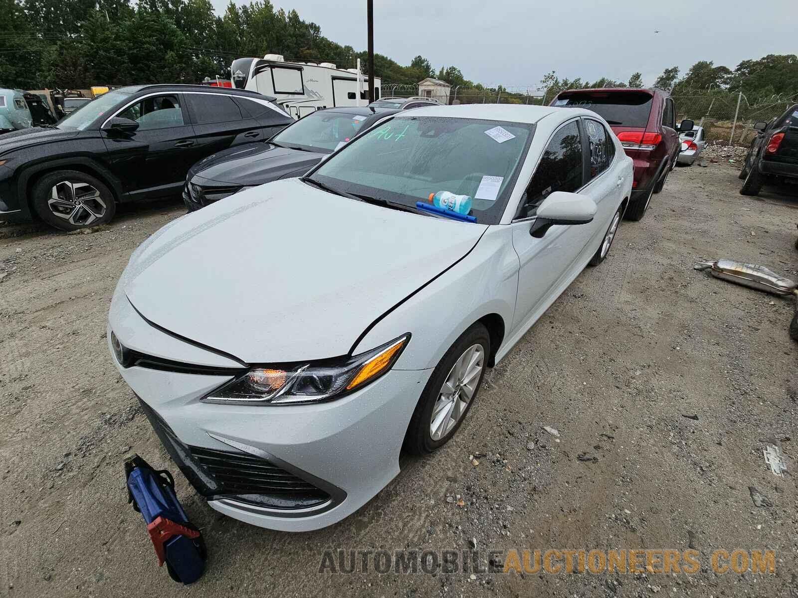 4T1C11AK2RU203716 Toyota Camry 2024