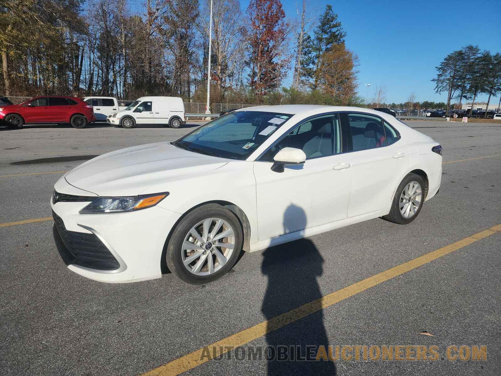 4T1C11AK3MU403366 Toyota Camry 2021