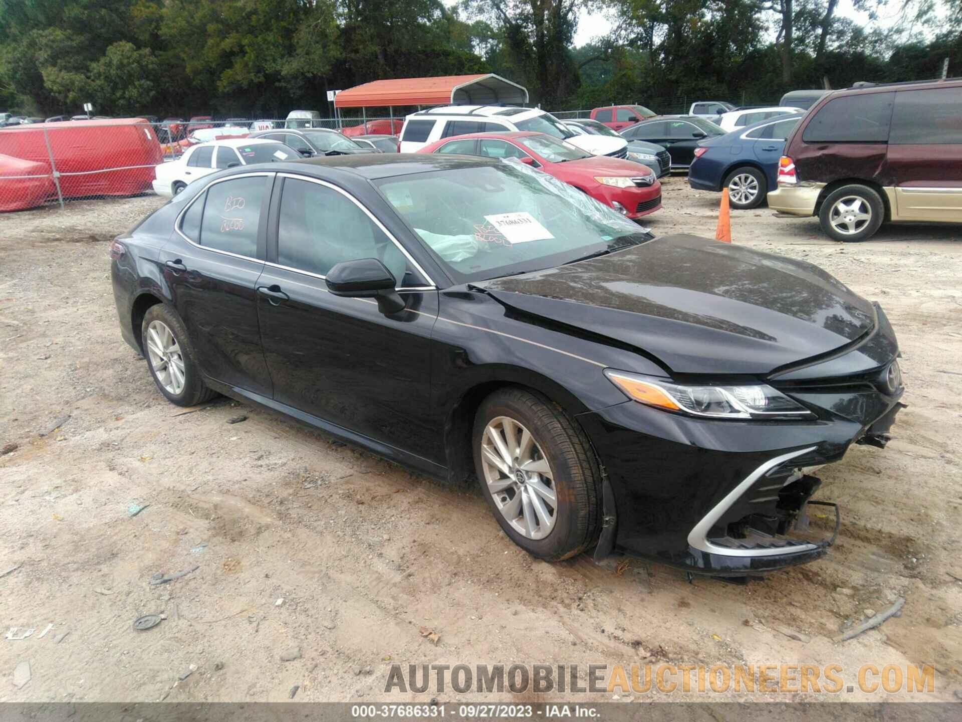 4T1C11AK3MU444256 TOYOTA CAMRY 2021