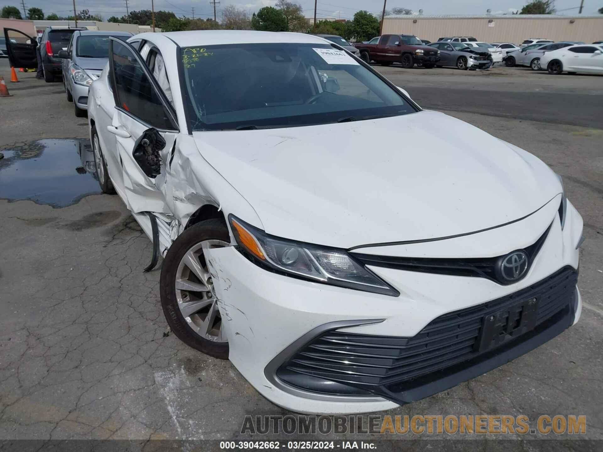 4T1C11AK3MU562131 TOYOTA CAMRY 2021