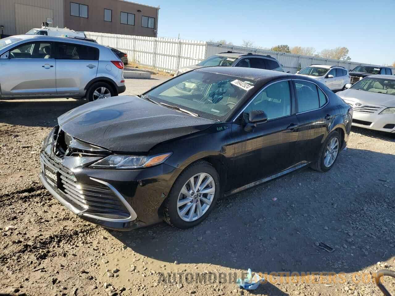 4T1C11AK3MU586915 TOYOTA CAMRY 2021