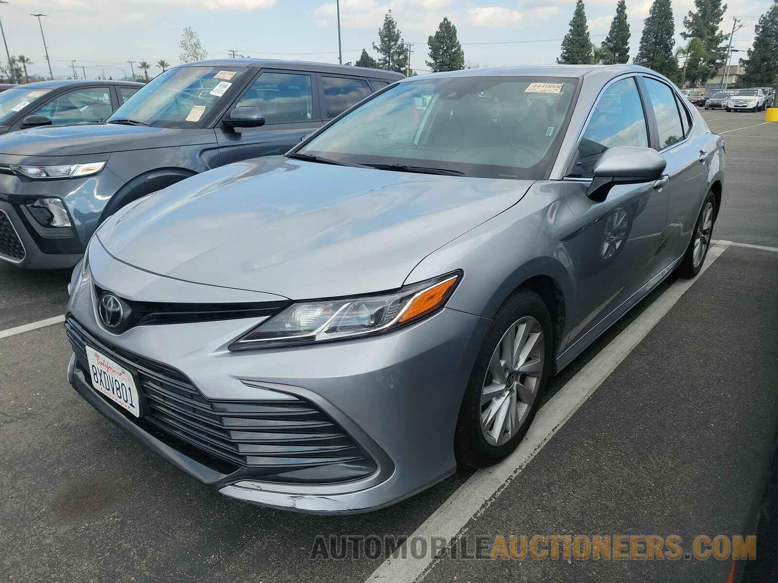 4T1C11AK3NU499615 Toyota Camry 2022