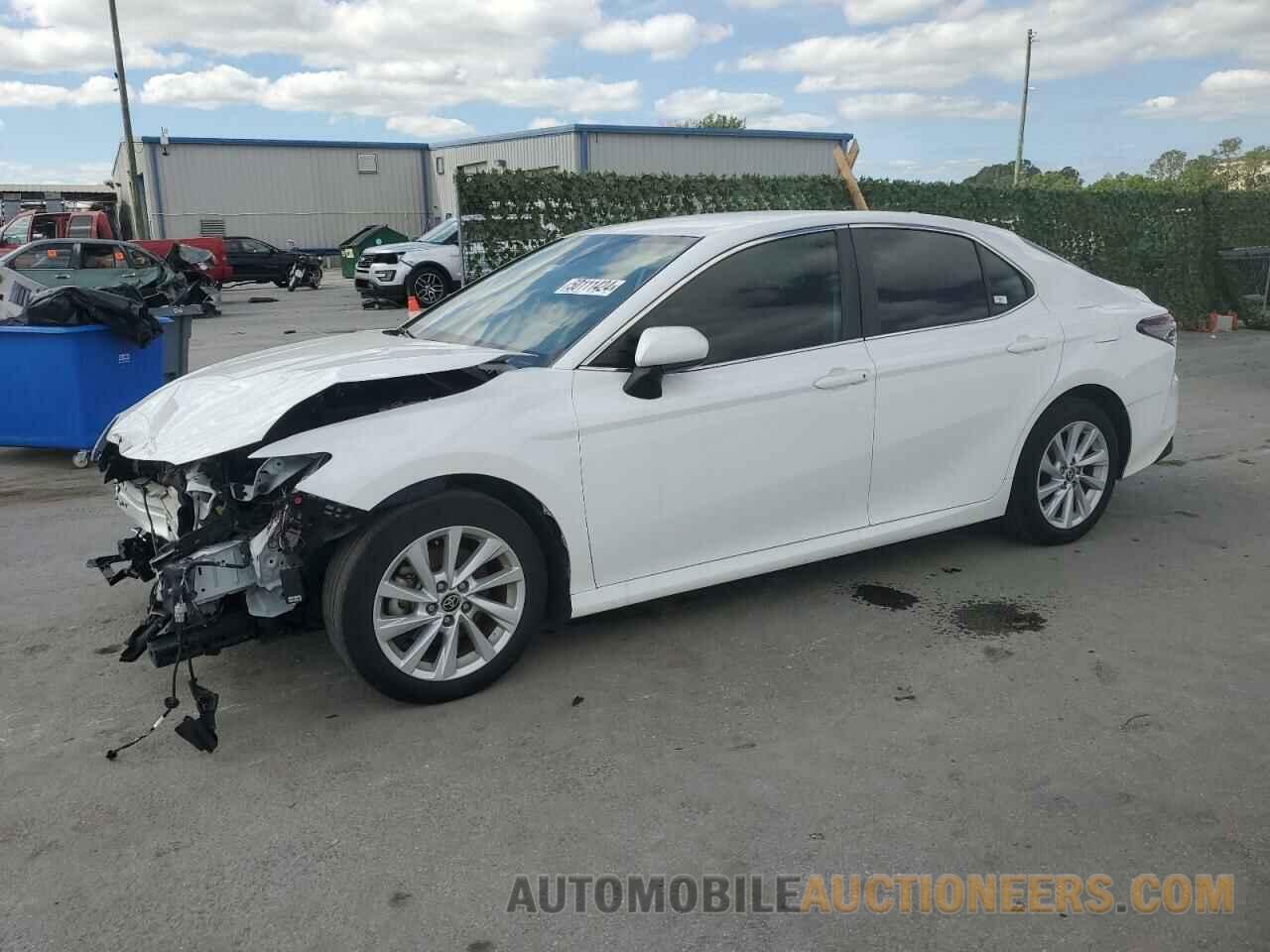 4T1C11AK3NU636228 TOYOTA CAMRY 2022