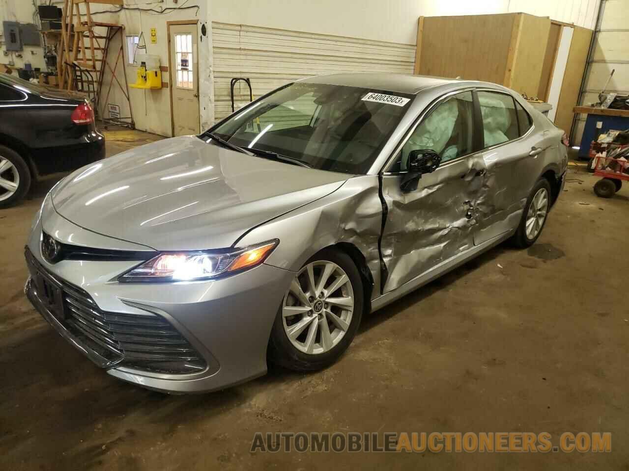 4T1C11AK3NU648444 TOYOTA CAMRY 2022