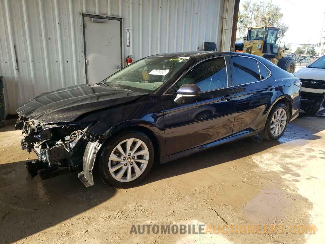 4T1C11AK3NU671304 TOYOTA CAMRY 2022