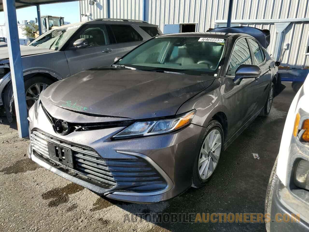 4T1C11AK3NU671657 TOYOTA CAMRY 2022