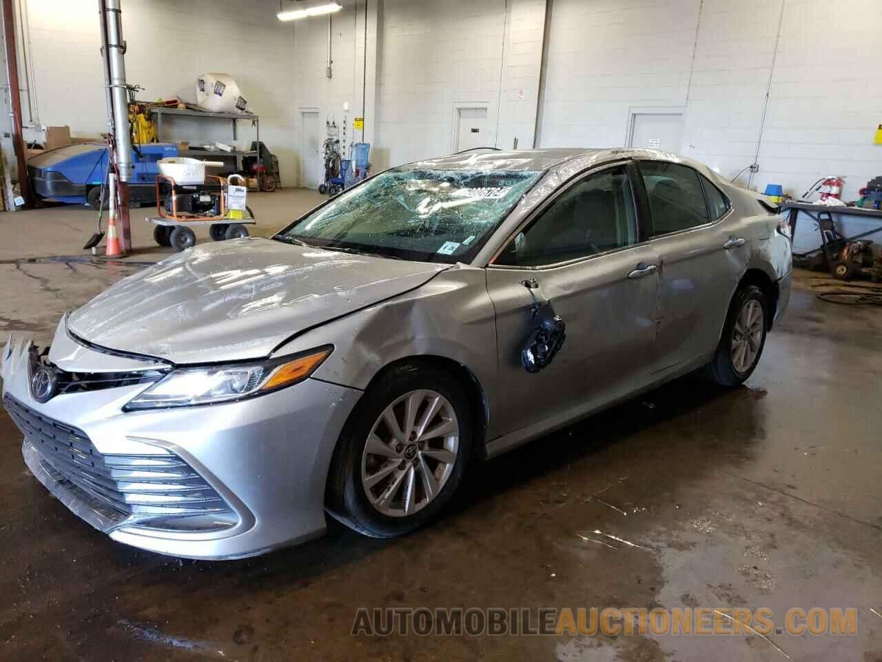 4T1C11AK3NU687356 TOYOTA CAMRY 2022