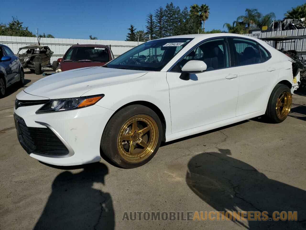 4T1C11AK3NU692119 TOYOTA CAMRY 2022