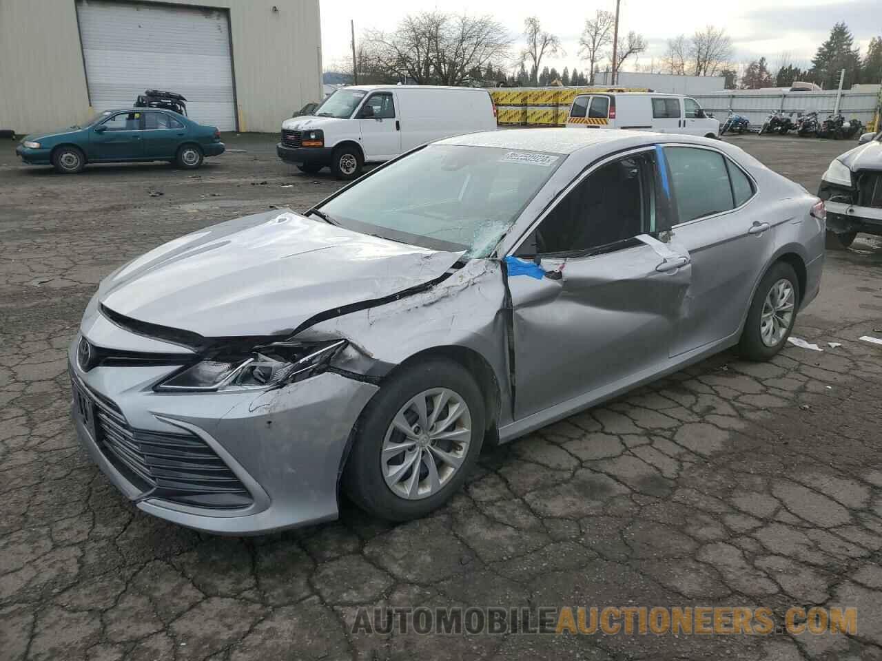 4T1C11AK3NU698924 TOYOTA CAMRY 2022