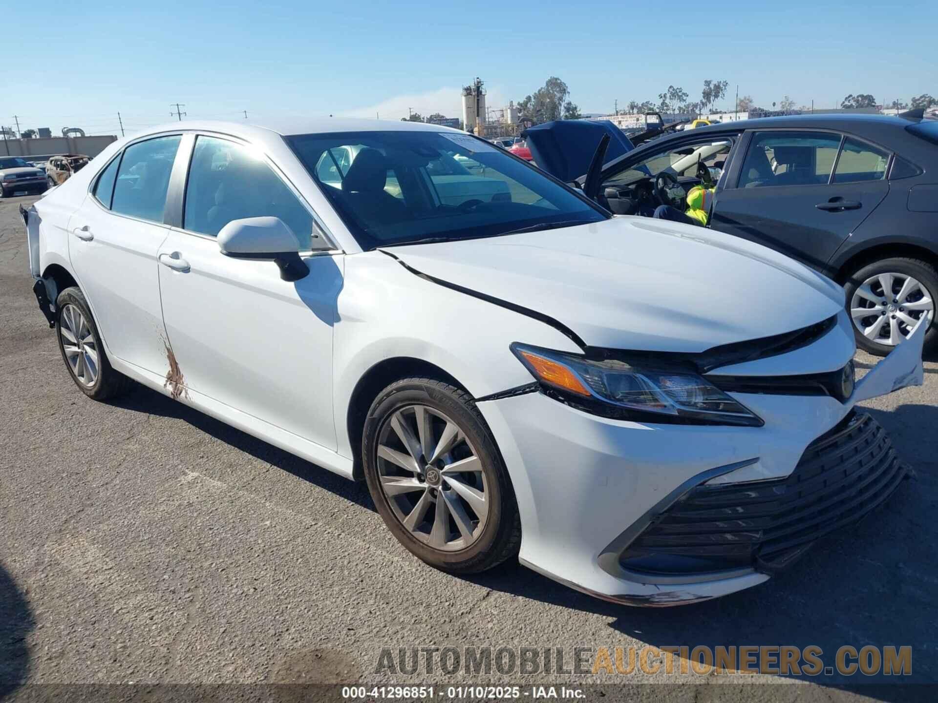 4T1C11AK3NU715205 TOYOTA CAMRY 2022