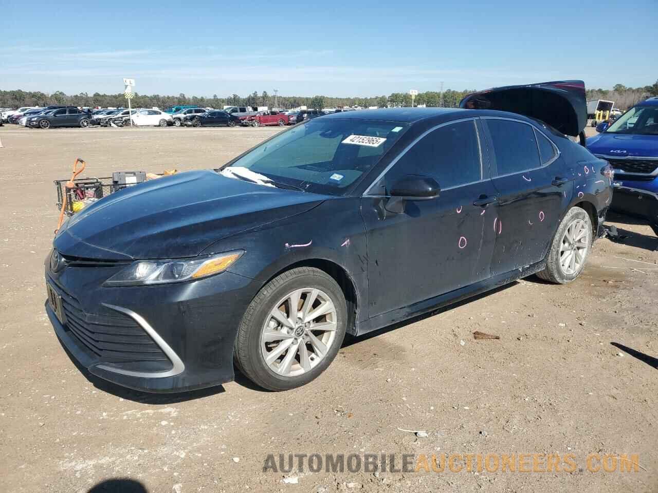 4T1C11AK3RU254187 TOYOTA CAMRY 2024