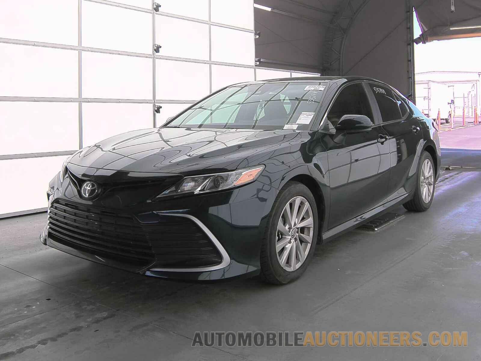 4T1C11AK4MU560047 Toyota Camry 2021