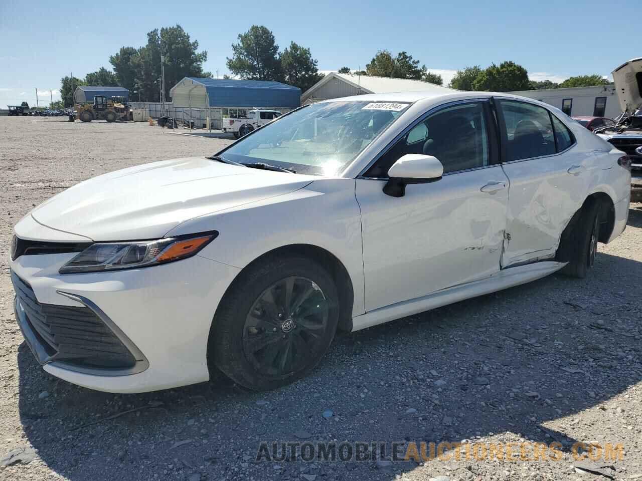 4T1C11AK4MU563918 TOYOTA CAMRY 2021