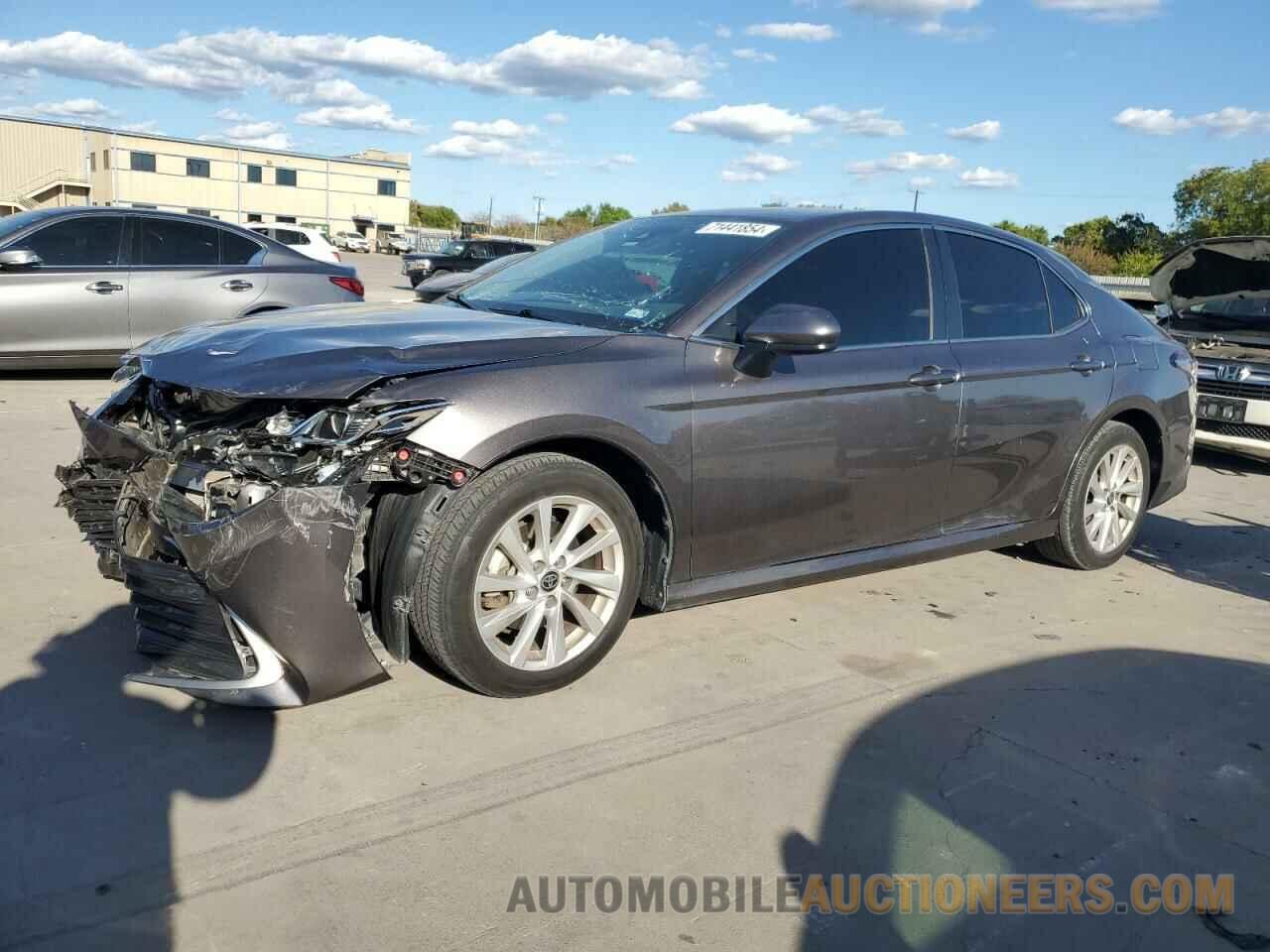 4T1C11AK4MU579231 TOYOTA CAMRY 2021