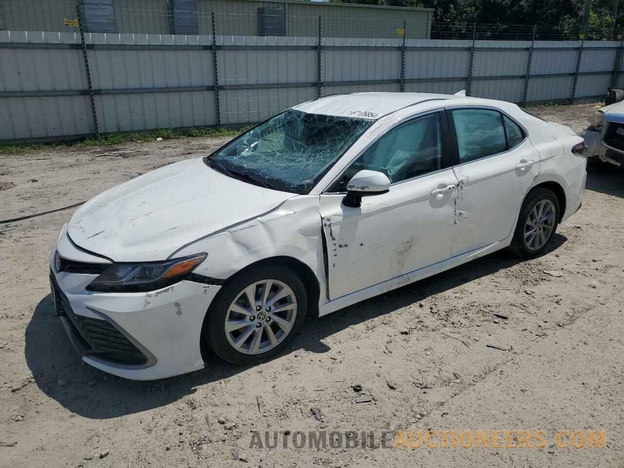 4T1C11AK4MU588494 TOYOTA CAMRY 2021