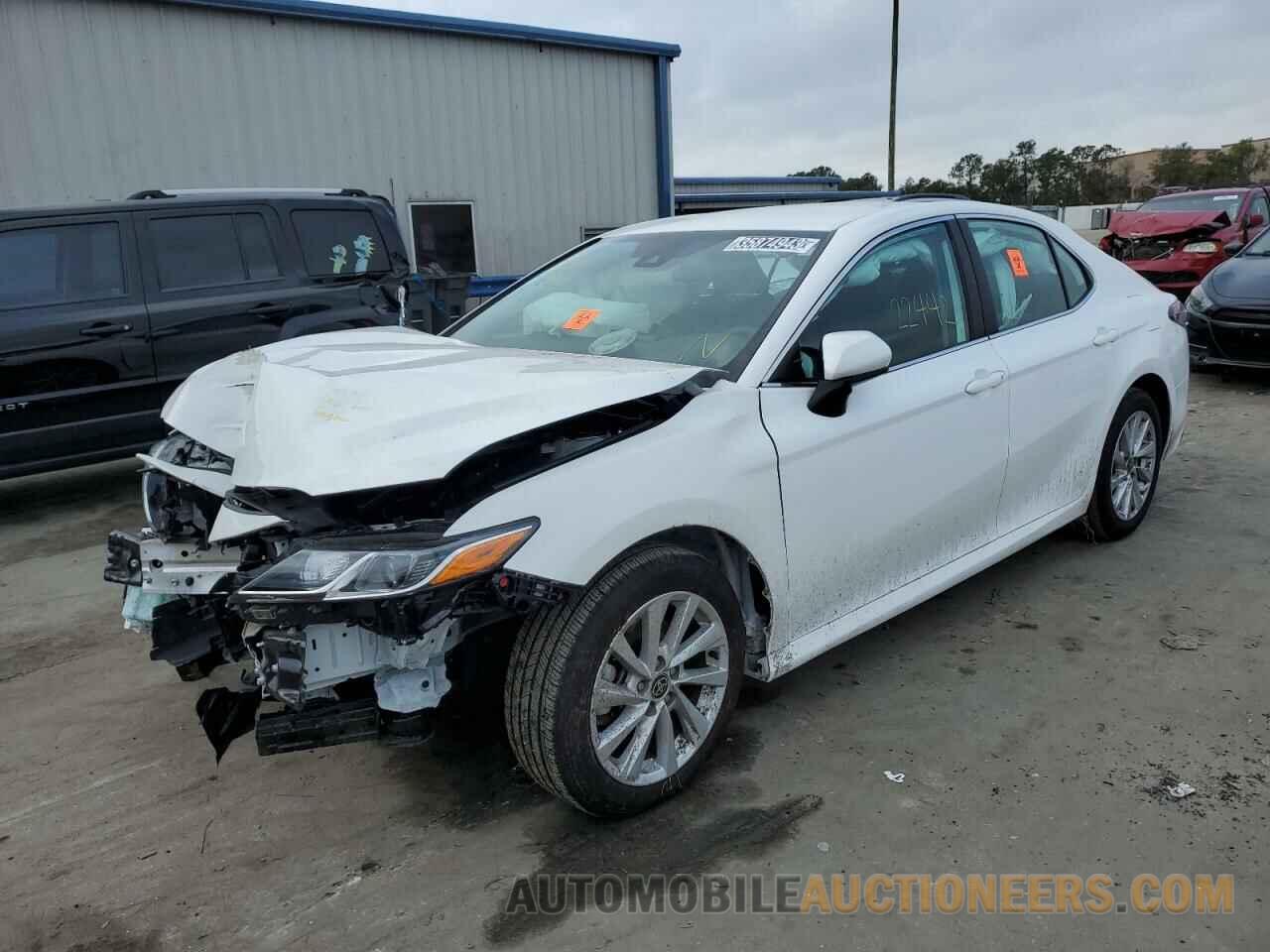 4T1C11AK4NU666998 TOYOTA CAMRY 2022