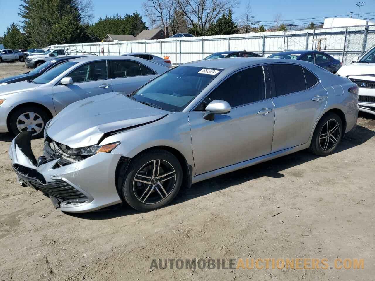 4T1C11AK4NU684076 TOYOTA CAMRY 2022