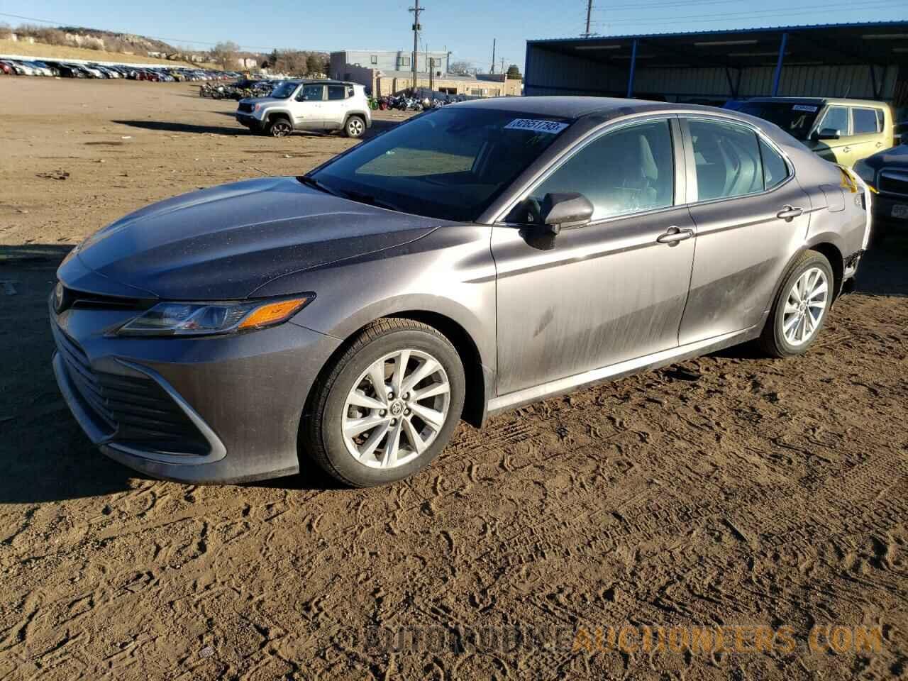 4T1C11AK5MU413543 TOYOTA CAMRY 2021