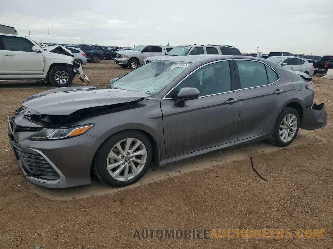 4T1C11AK5MU565645 TOYOTA CAMRY 2021