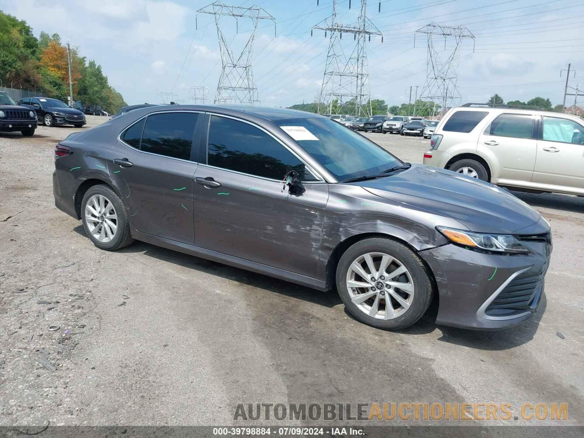 4T1C11AK5NU624887 TOYOTA CAMRY 2022