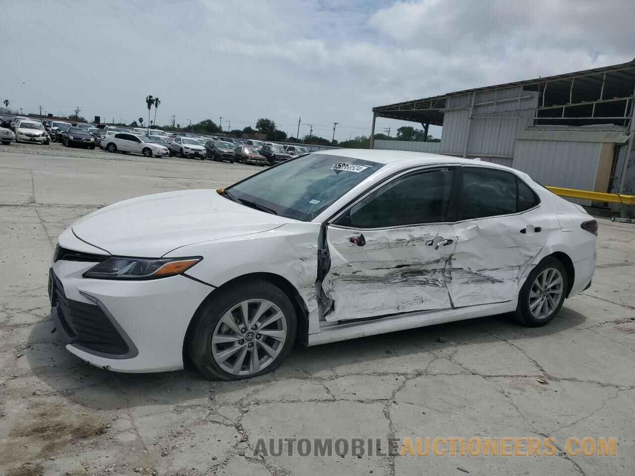 4T1C11AK5NU634108 TOYOTA CAMRY 2022