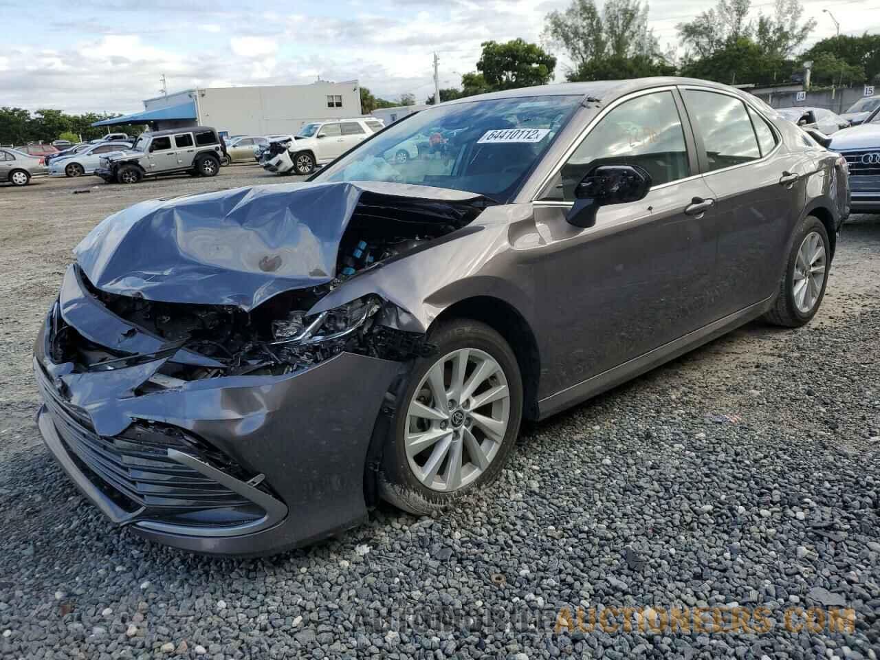 4T1C11AK5NU637607 TOYOTA CAMRY 2022